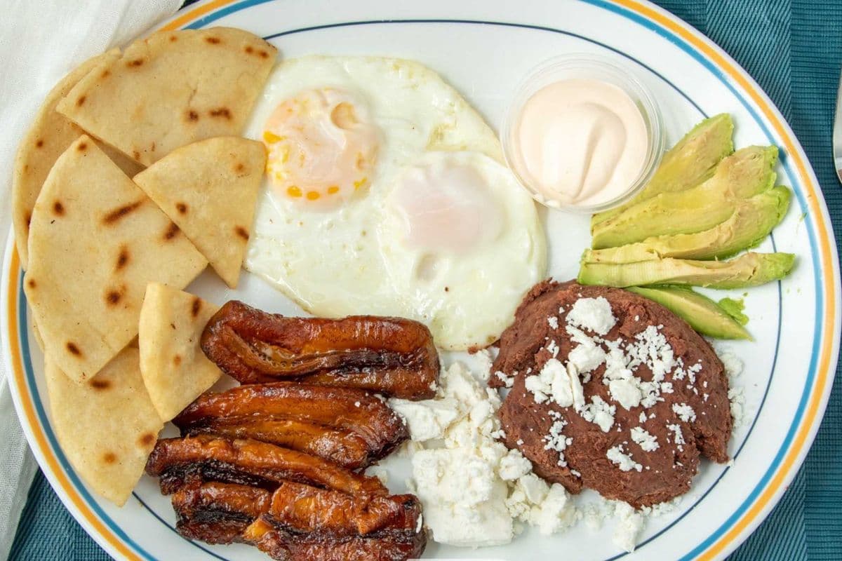 Salvadoran Breakfast (Desayuno Salvadoreño)