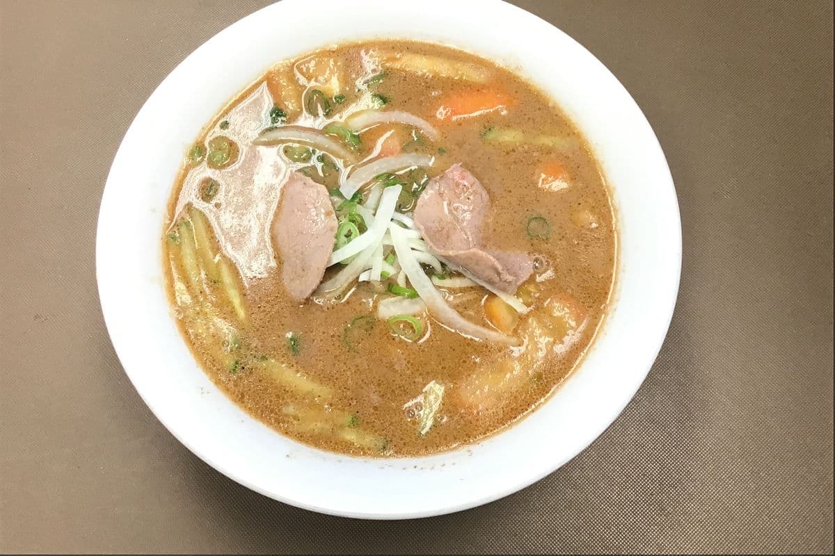 D3. Sate Steak Egg Noodle in Soup / Mì Tái Sate