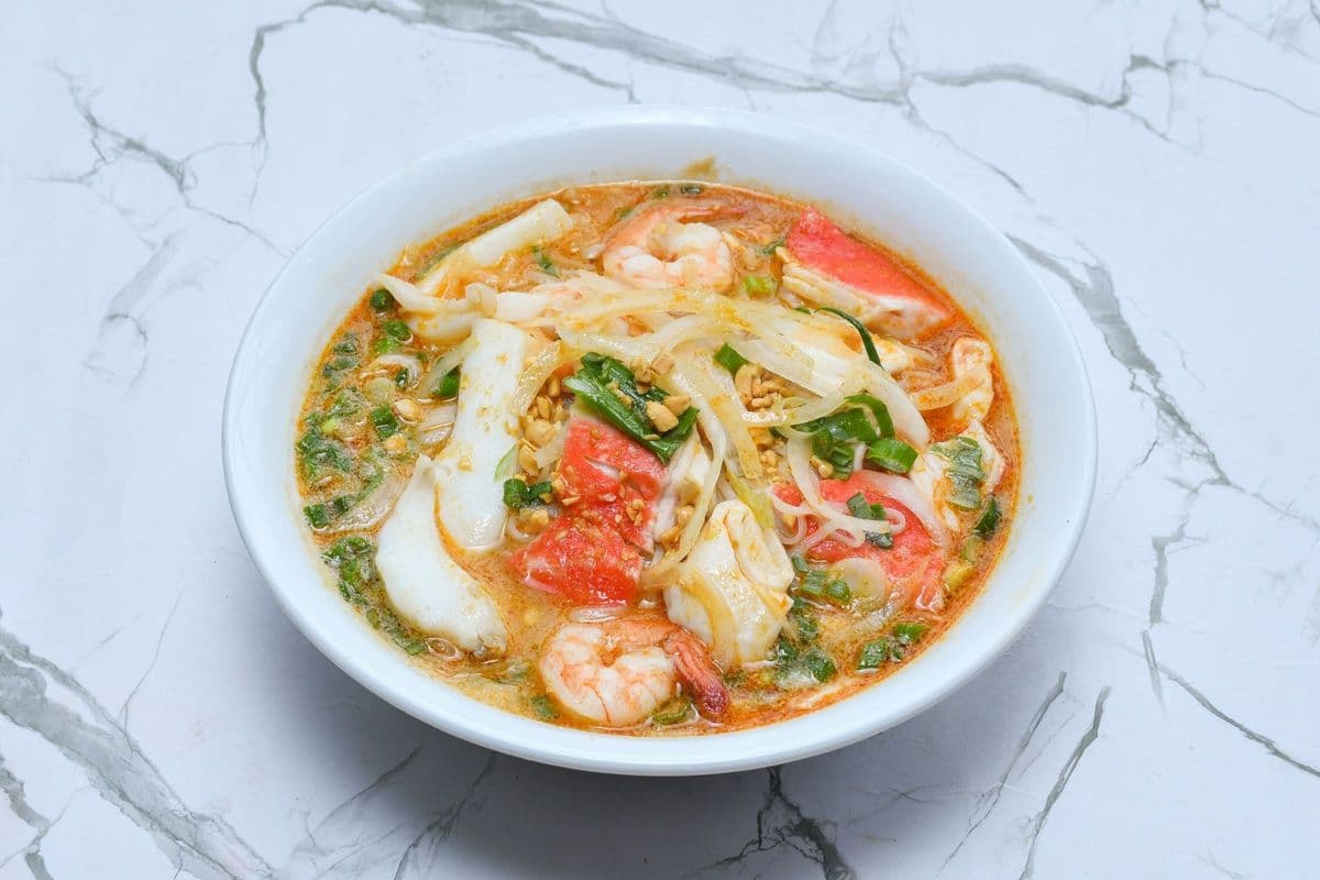 34C. Satay Peanut Seafood Noodle Soup