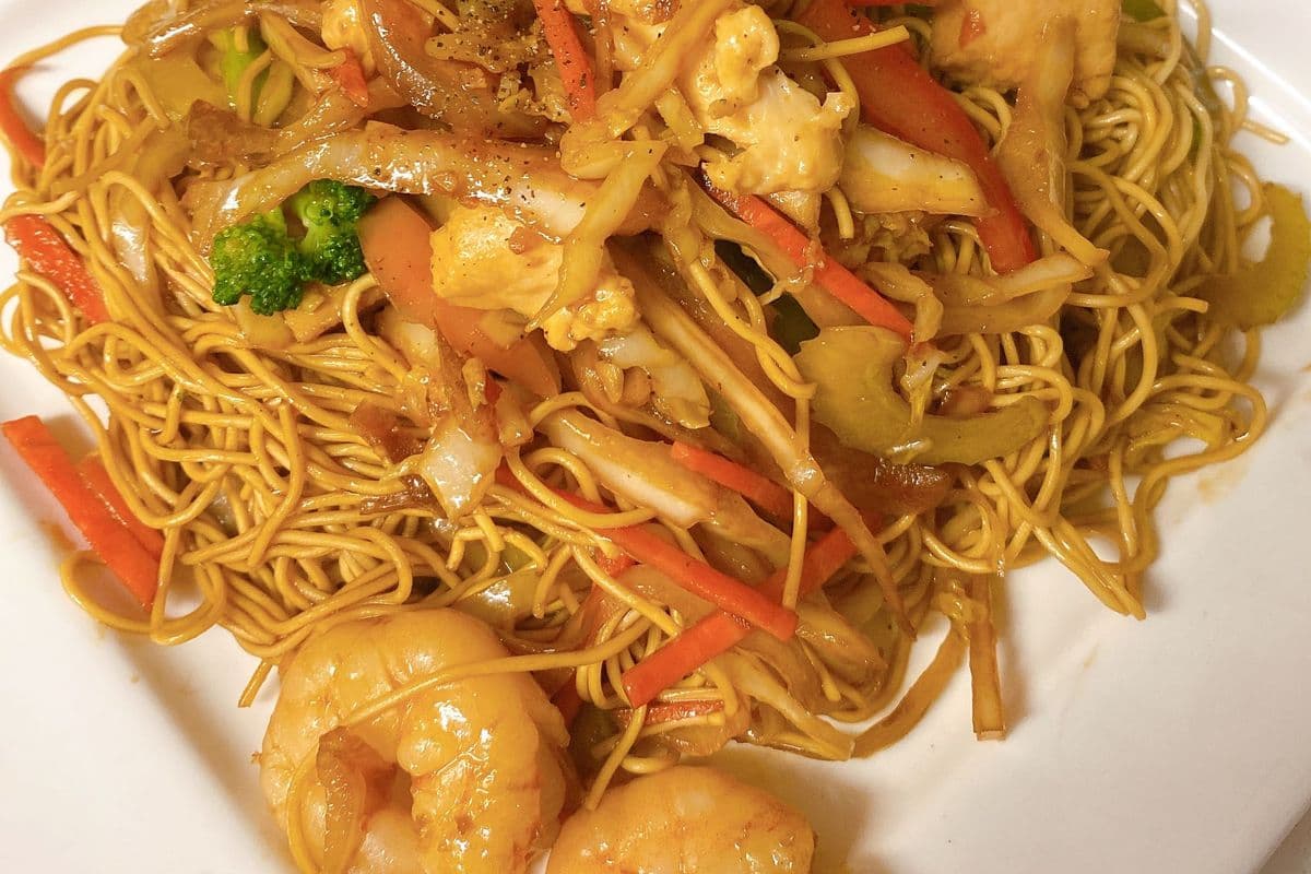 3. Chicken and Shrimps Lo Mein