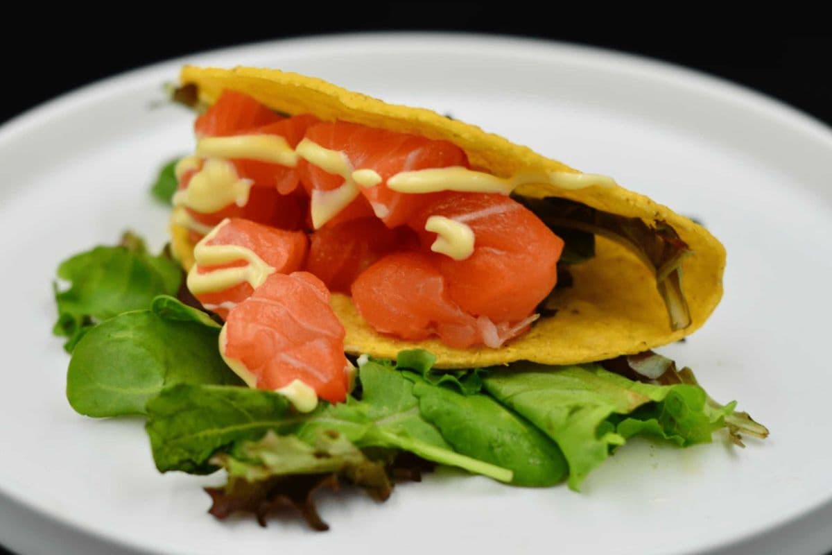 Salmon Tacos (3 pcs)