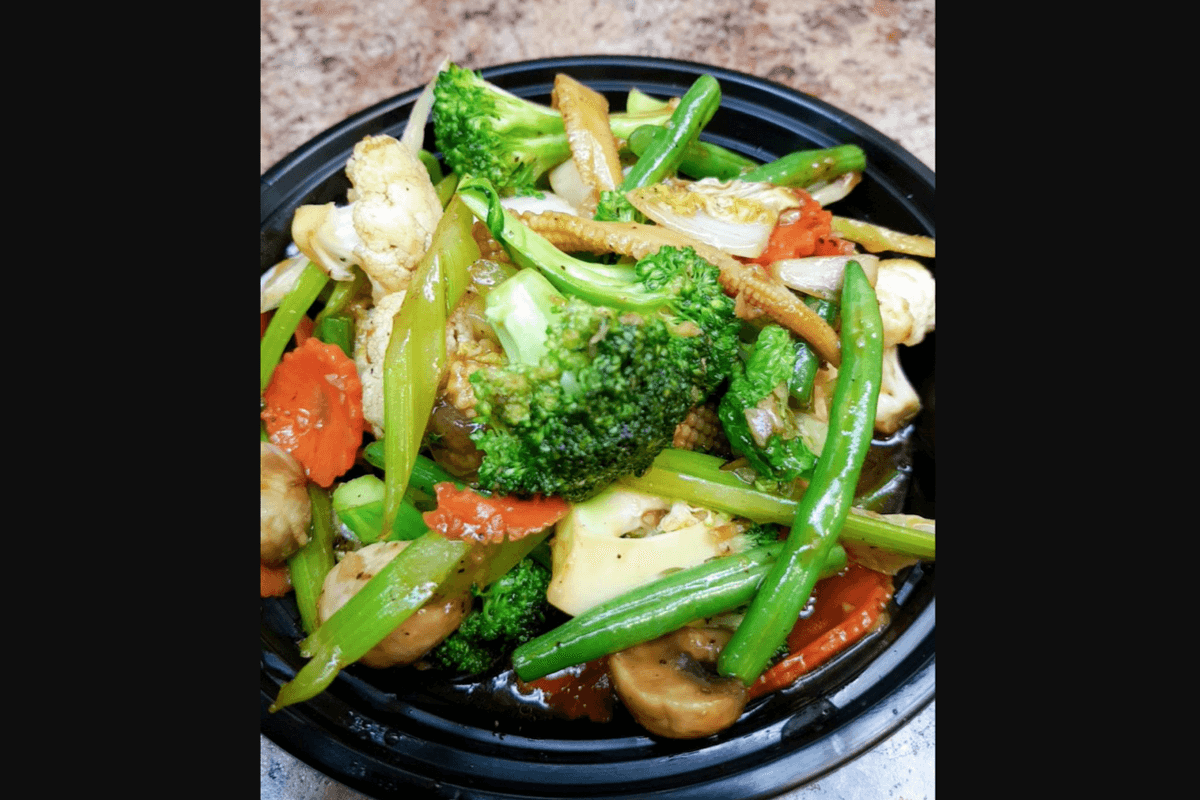 18. Pad Pak Ruam Mit (Mixed Vegetable Stir Fry)