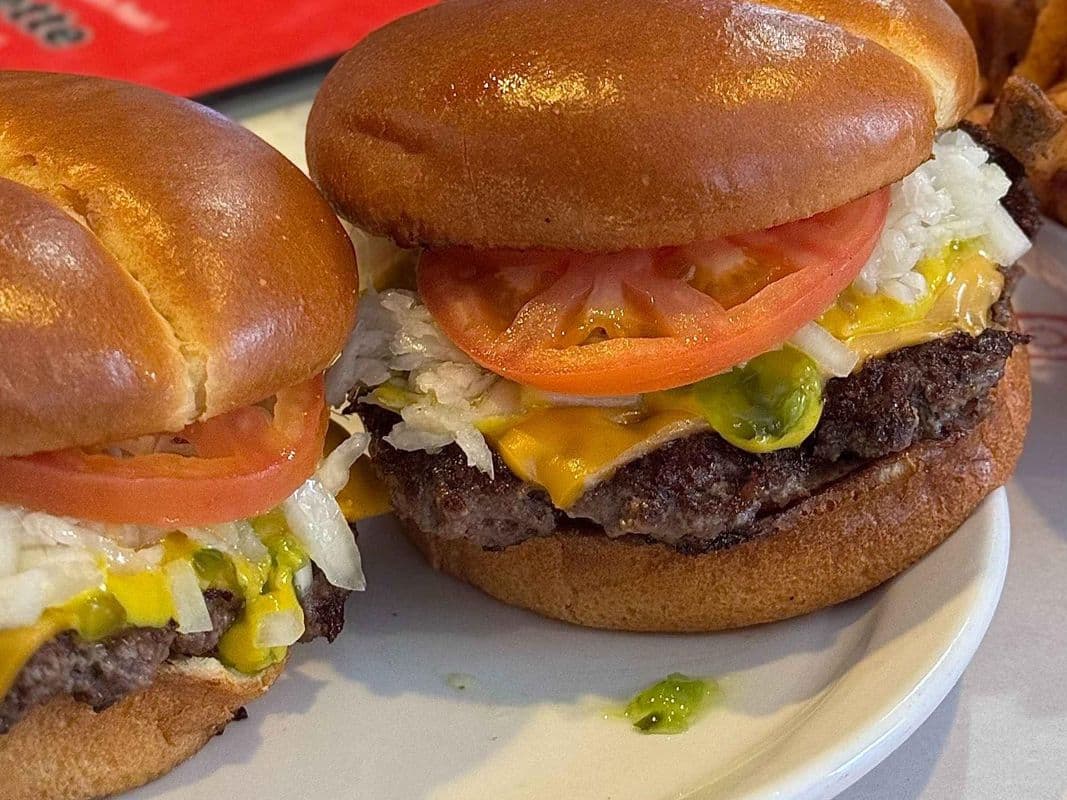 Trio Cheeseburger