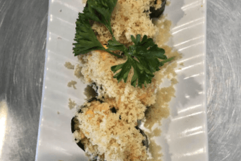 S23. Spicy Salmon Sushi (6 pcs)