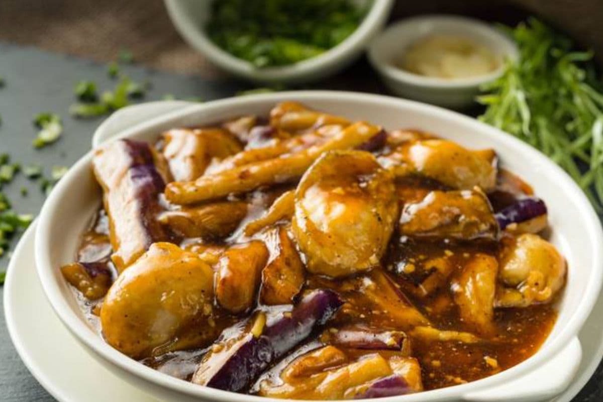 Oyster and Eggplant with Black Pepper in Hot Pot