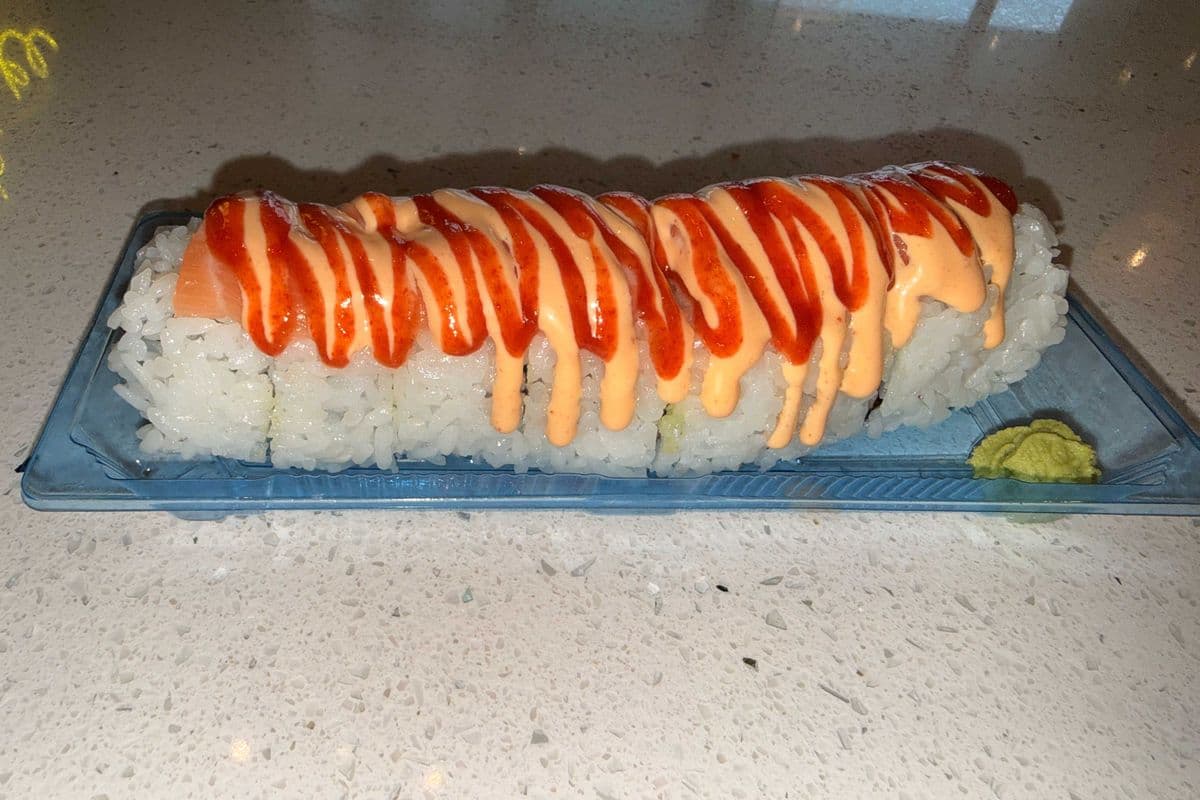 Spicy Salmon Uramaki (8pc)