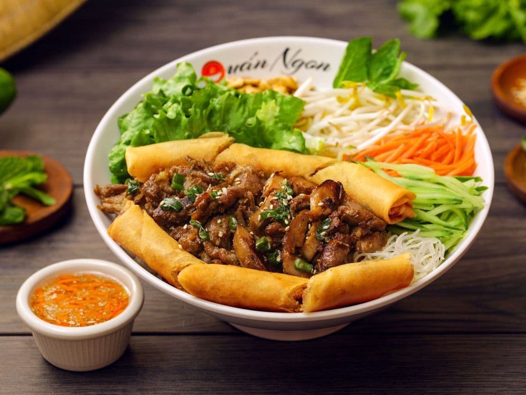 D7. Grilled Lemongrass Chicken and Pork Vermicelli