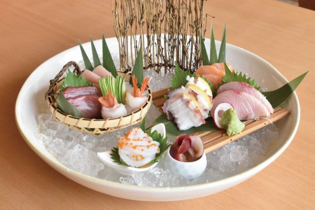Deluxe Sashimi Combo