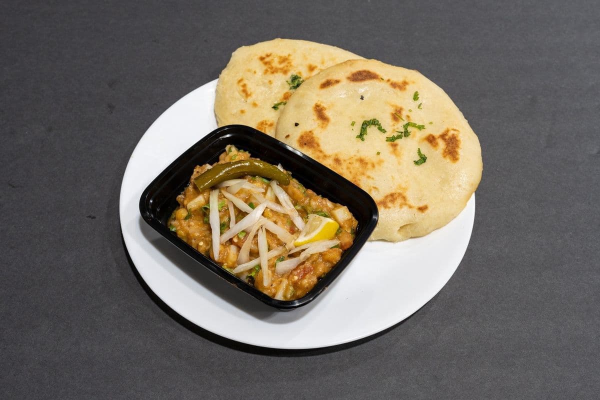 Pateele Wale Matar Kulche