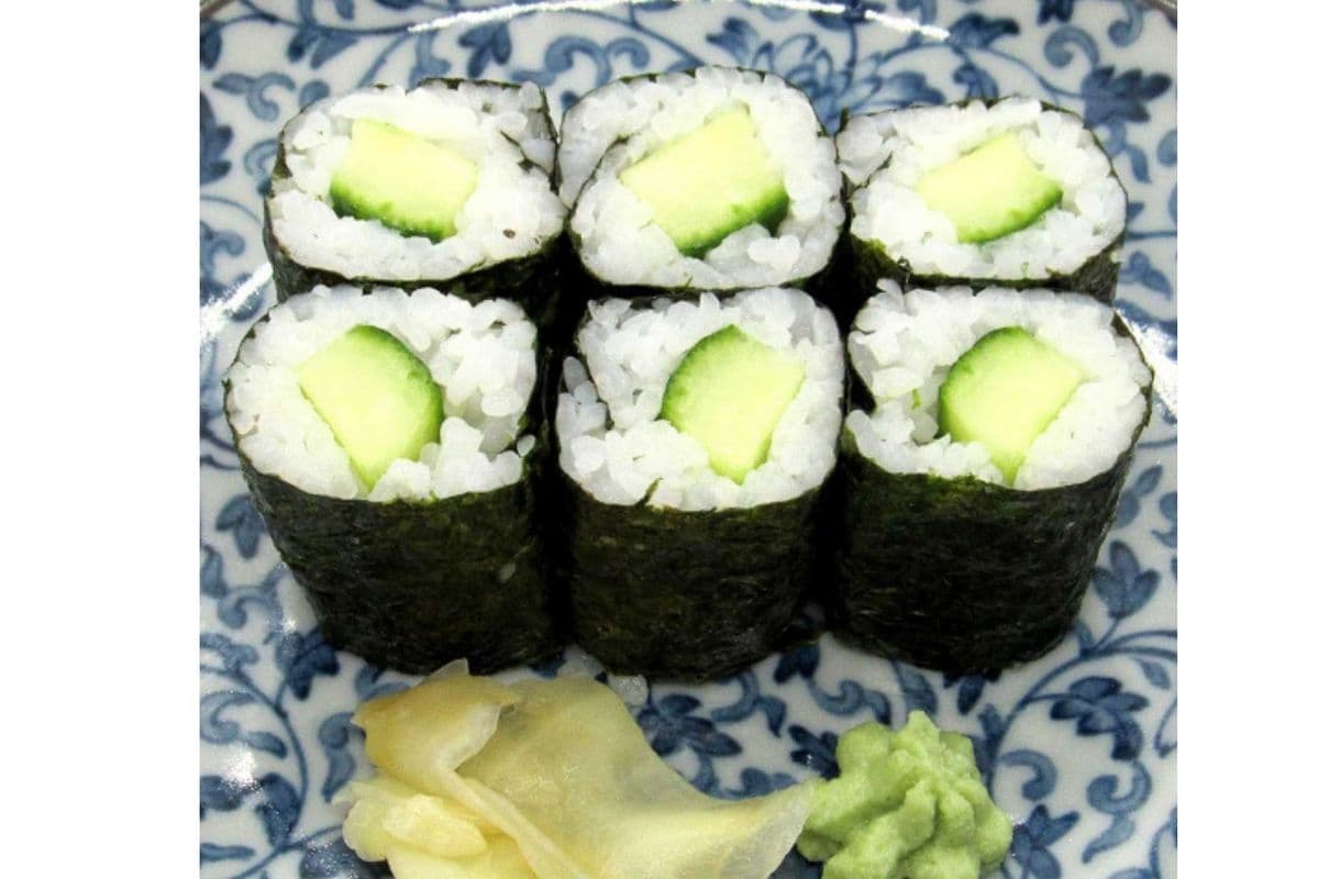 V2 Avocado Roll (6 pcs)