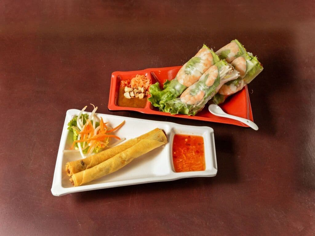 A4. Fresh Salad Rolls (2 pcs) and Spring Rolls (2 pcs)