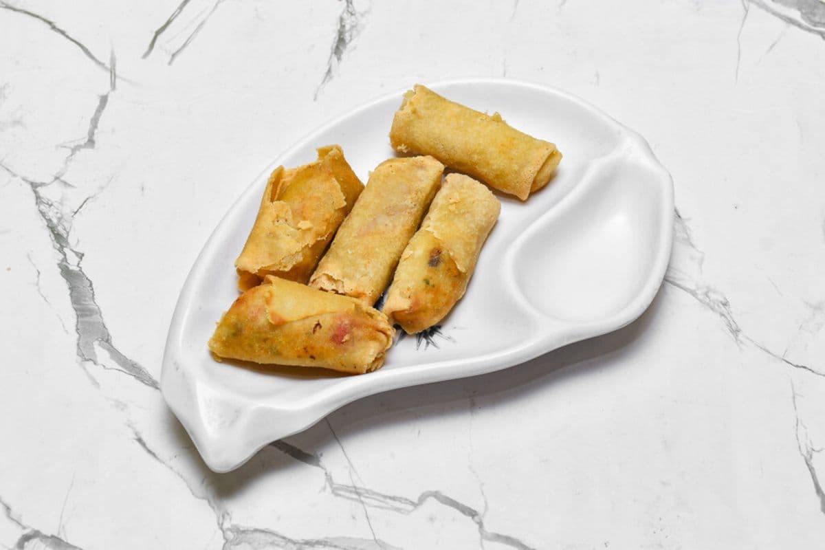 C12. Chicken Spring Rolls (5 Pcs)