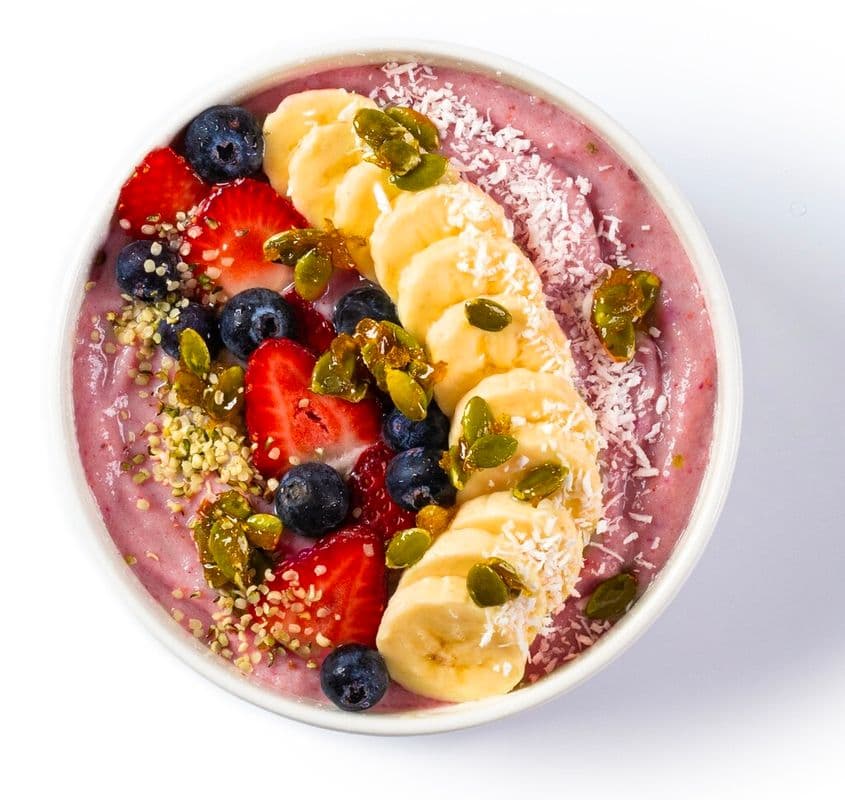 Strawberry Banana Smoothie Bowl / Bol de smoothie à la fraise et à la banane