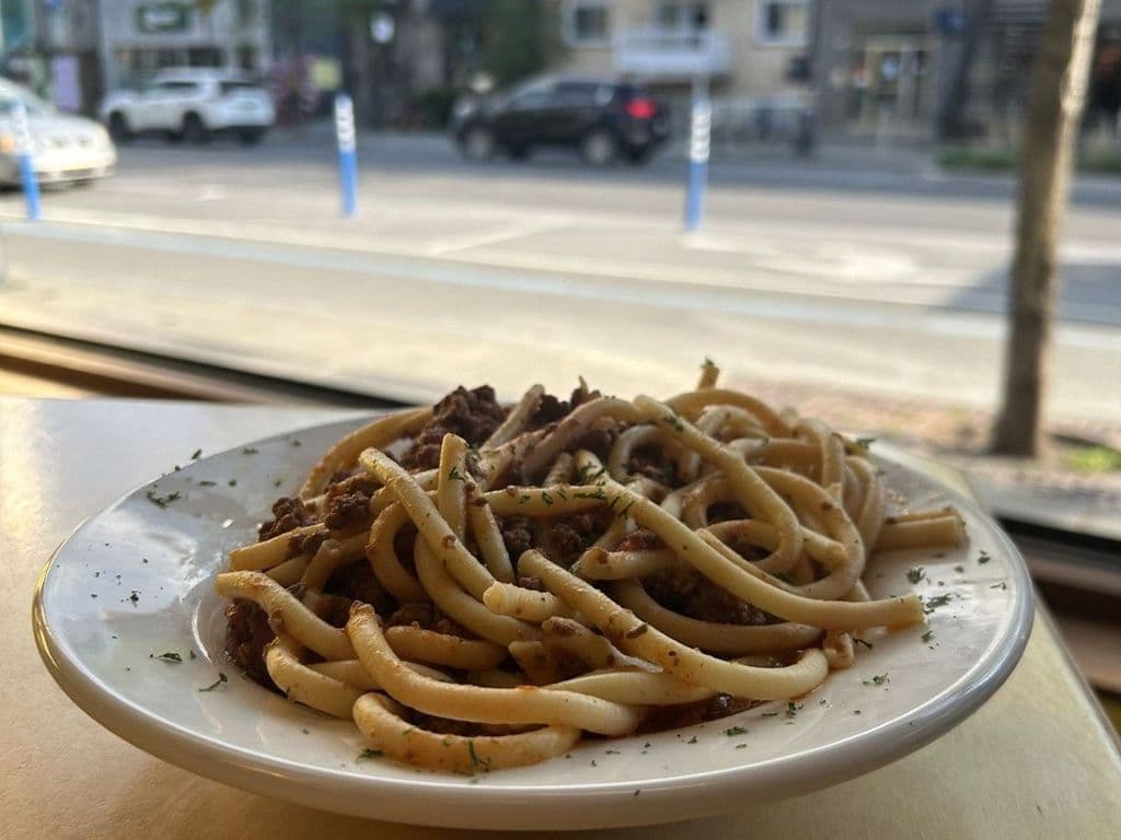 Macaroni long et sauce à la viande / Long Macaroni and Meat Sauce