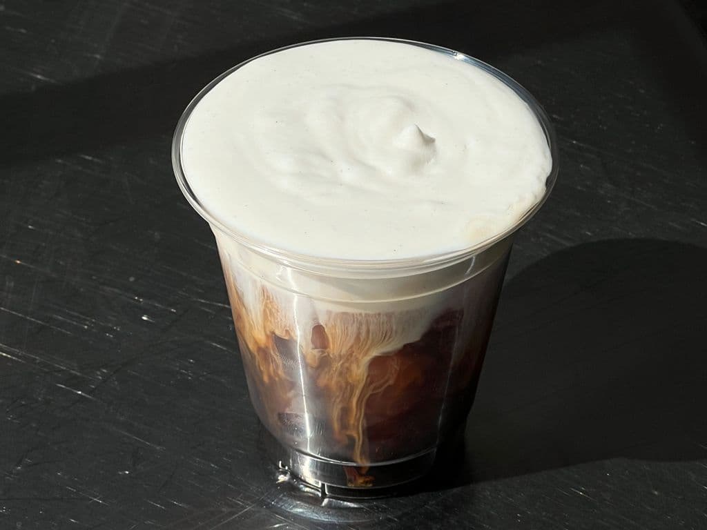 ICED COFFEE W. COP TOP.