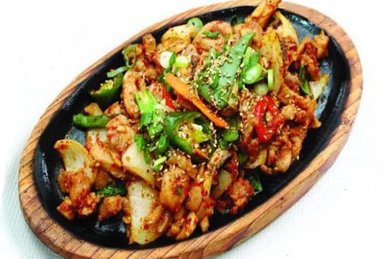 Dakchulpan (Spicy Chicken) 닭철판