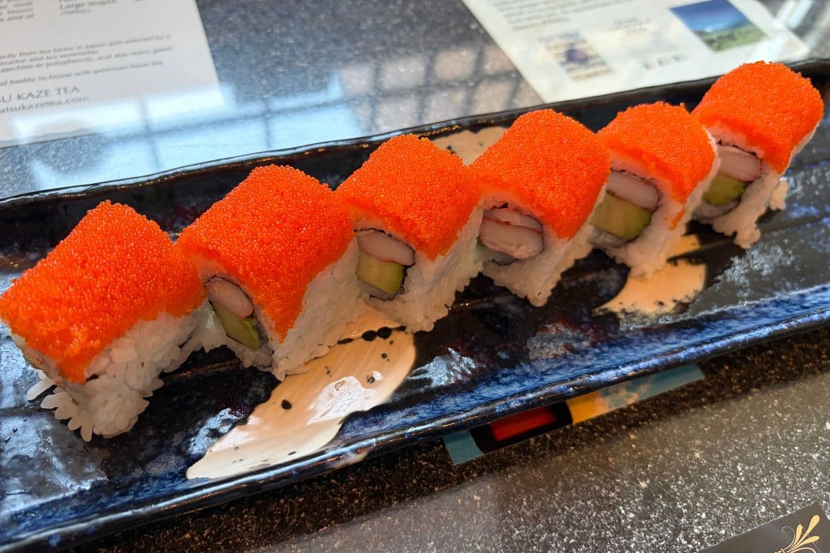 California with Masago Roll (6 pcs)