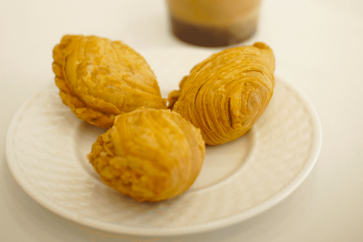 A9. Crispy Chicken Curry Puffs (3 pcs)