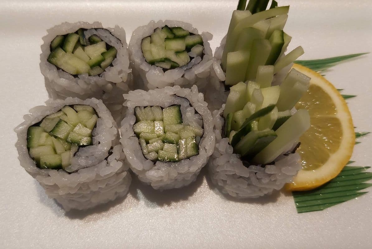 48.Cucumber Roll 8pcs (120 Cal)