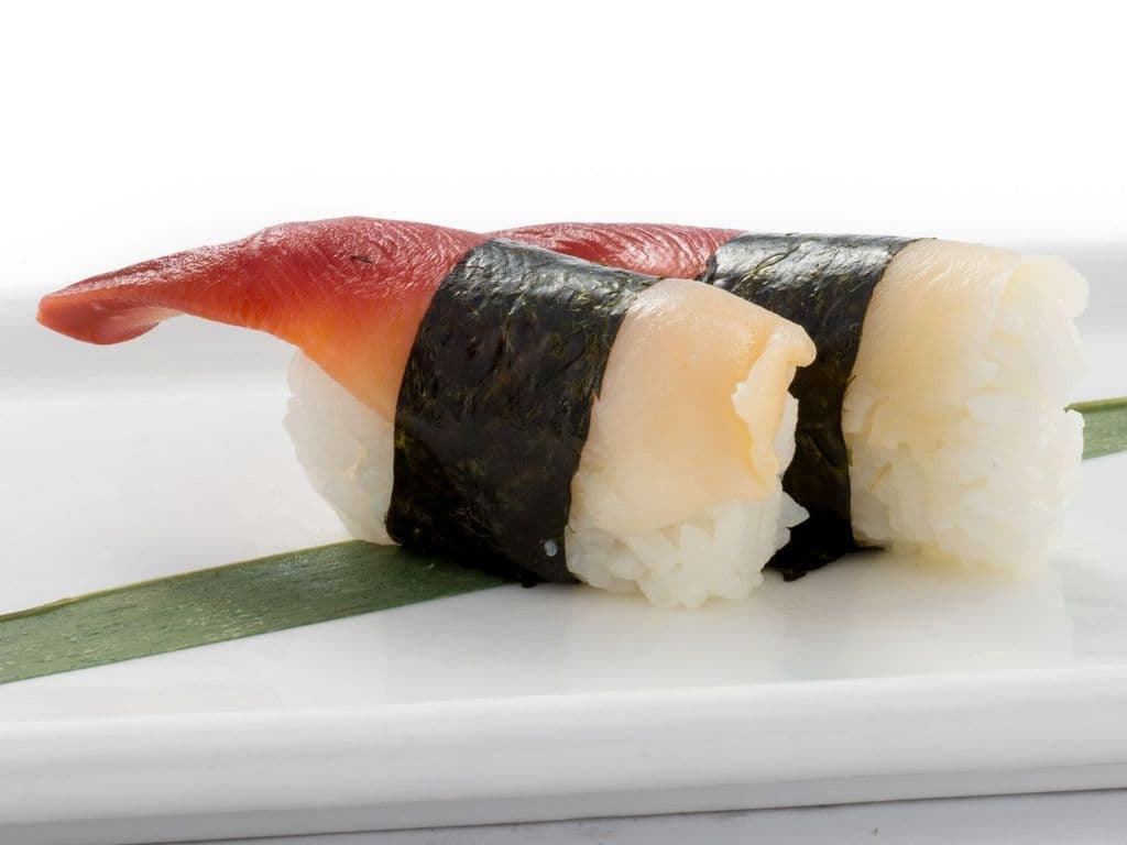 Surf Clam Sushi (2 pcs)