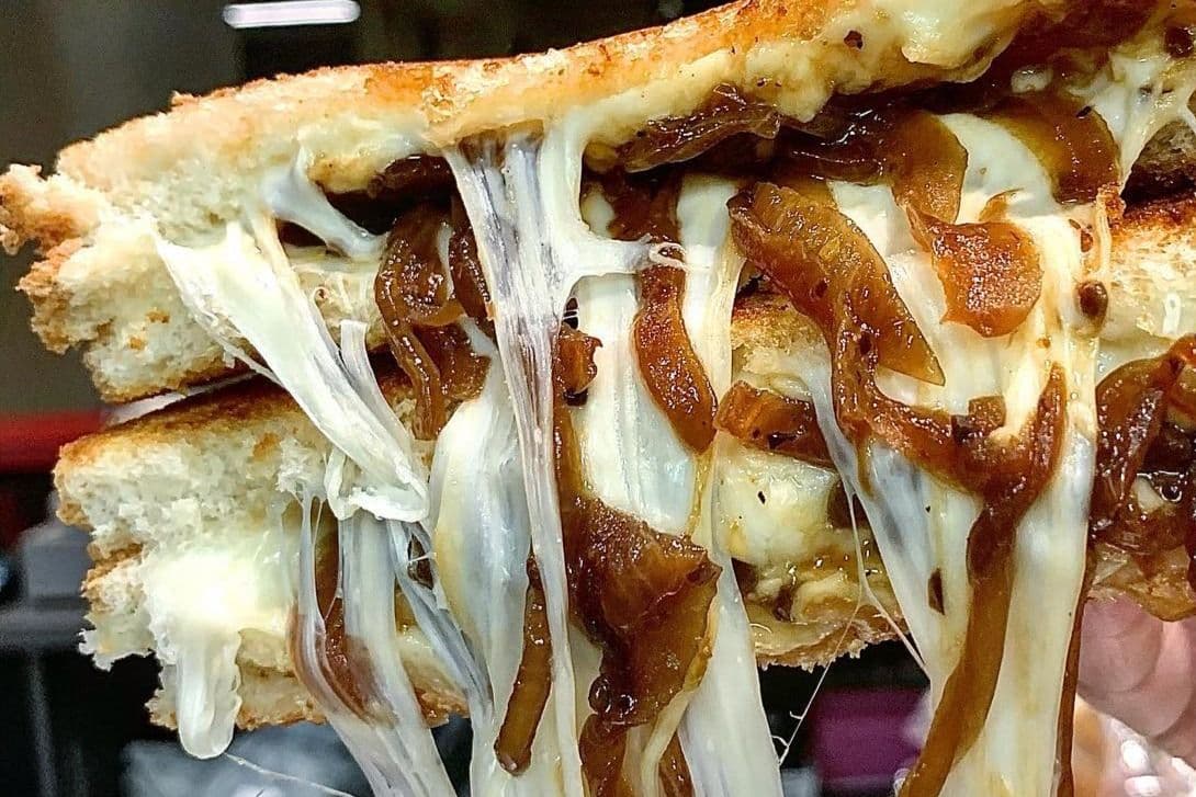 Grilled Cheese Oignons Francais / French Onions Grilled Cheese