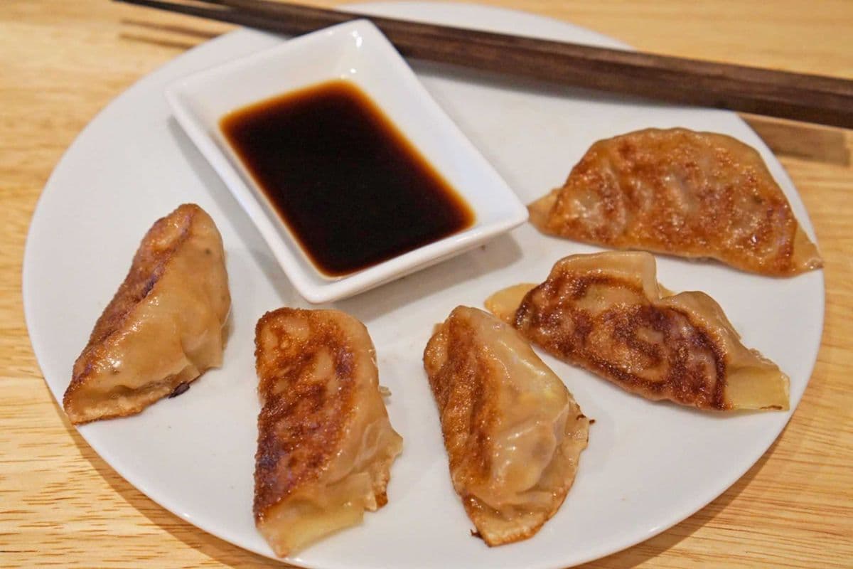 B8. Veggie Gyoza (5 pcs)