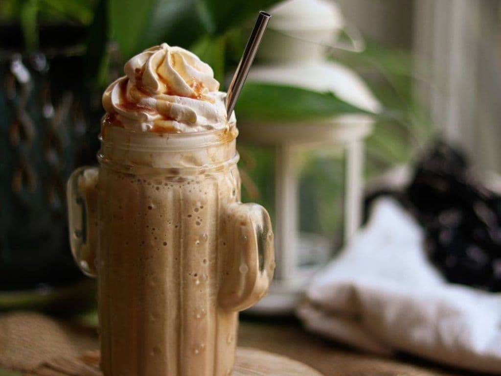 Latté au caramel glacé / Iced Caramel Machiato