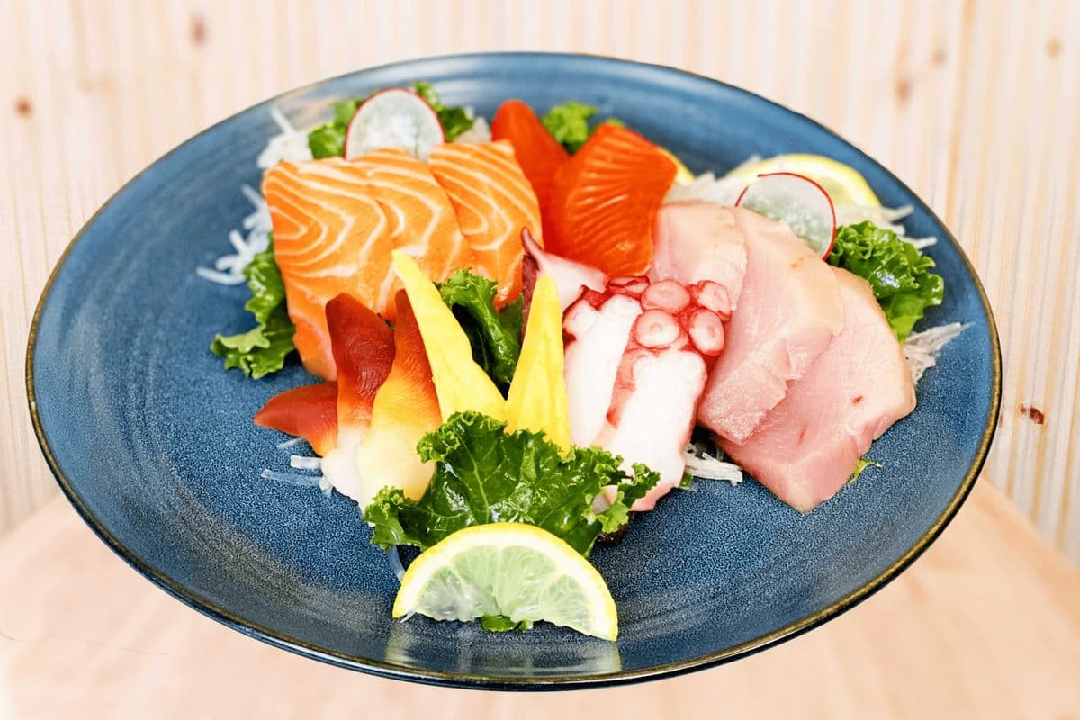 Assorted Sashimi (16pcs)