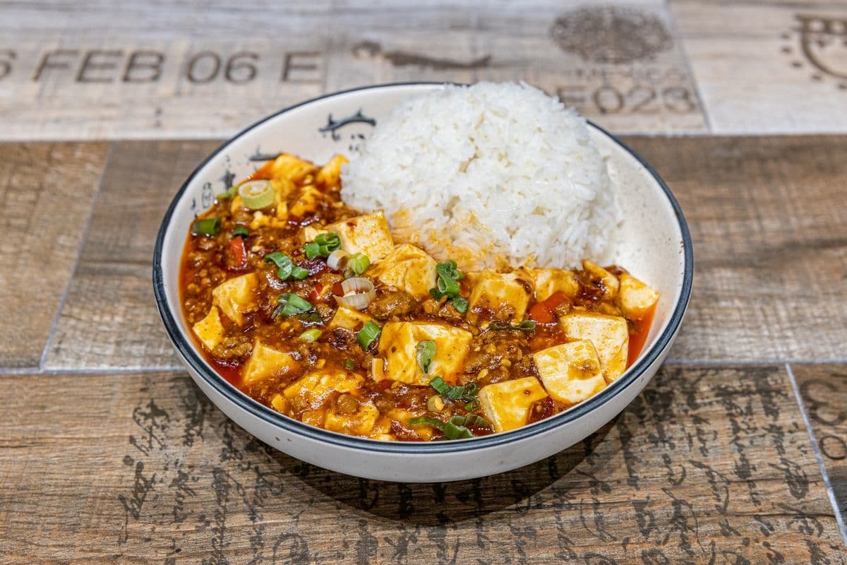 外婆家的麻婆豆腐盖饭 （辣）Mapo Tofu Rice Bowl (Spicy)
