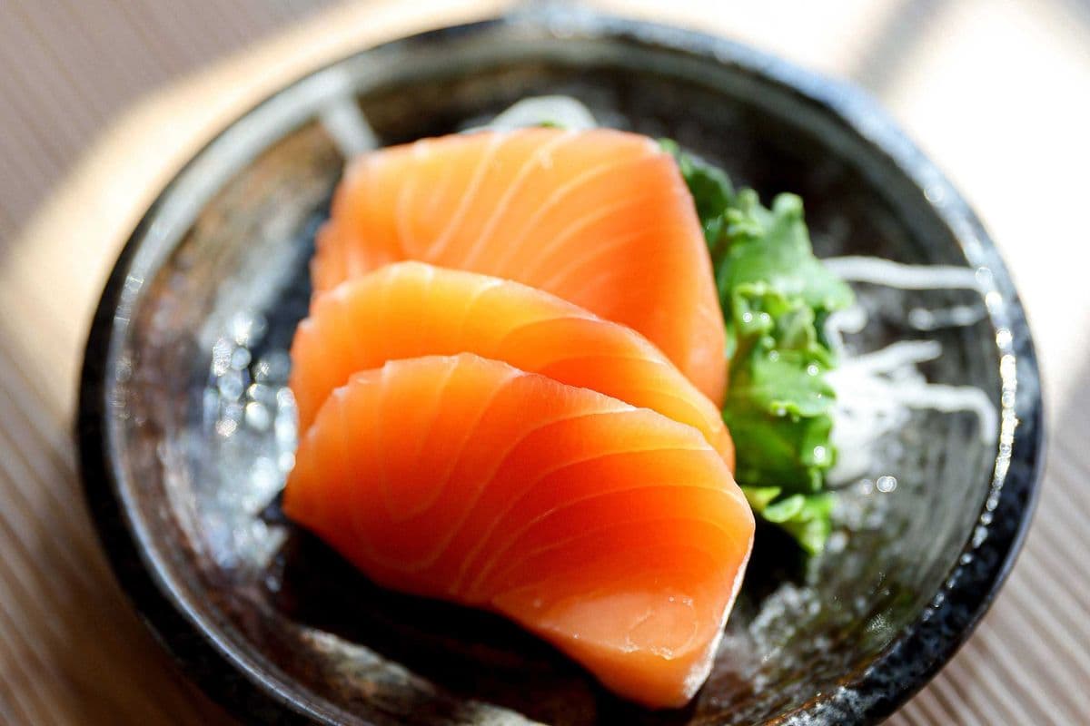 Salmon Sashimi (3 pcs)