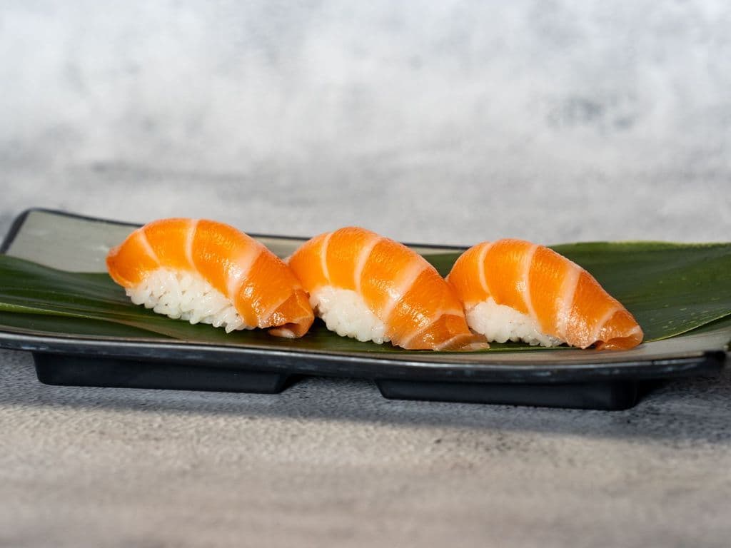SU1 Salmon Sushi (3pcs)