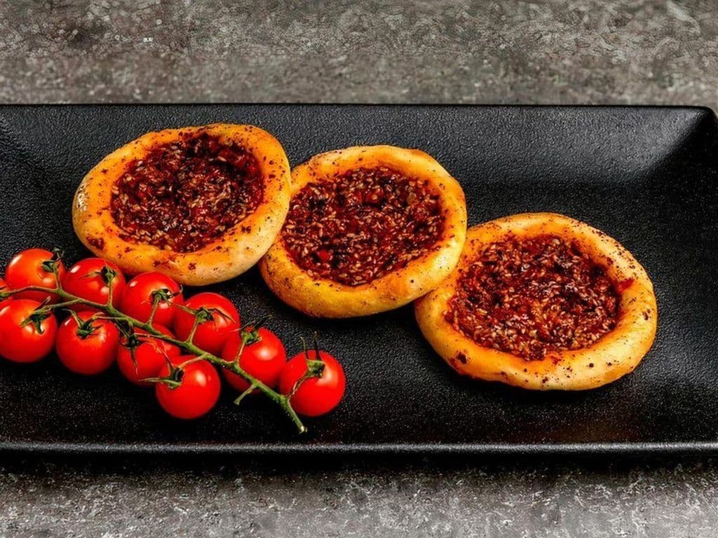 Muhammara Manakeesh