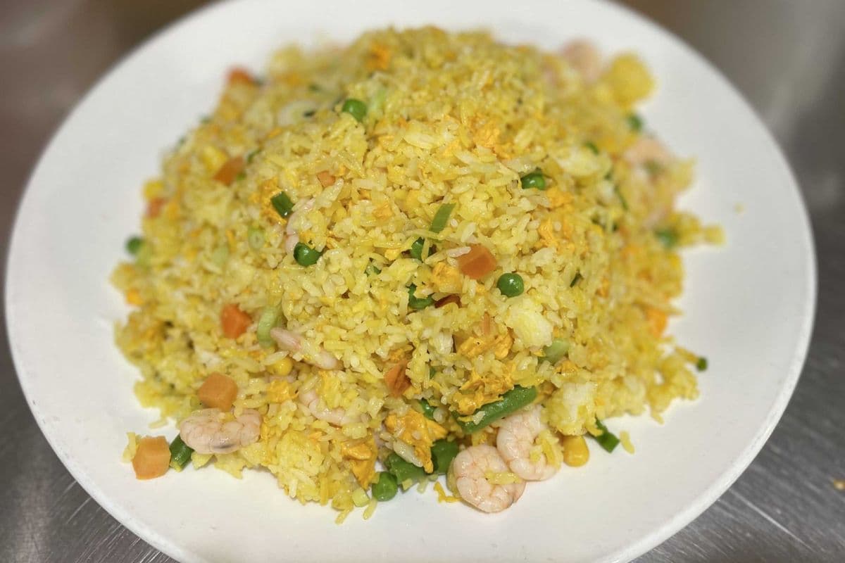 R6. Shrimp Fried Rice (蝦仁炒飯)