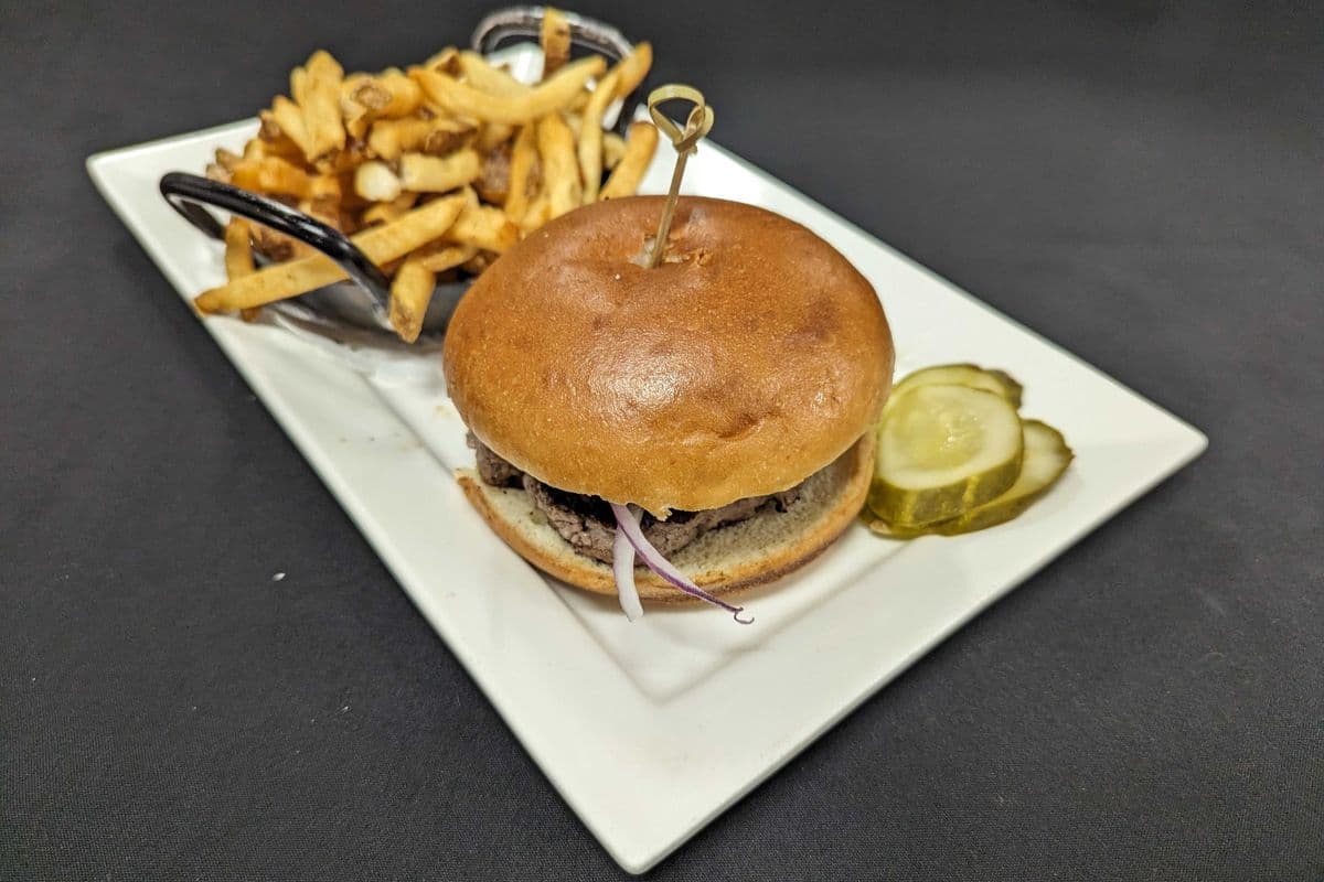 Homestyle Burger (8 oz)
