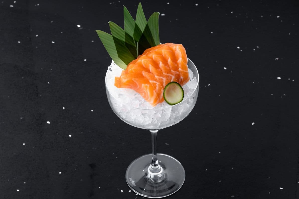 T01. Salmon Sashimi (6 pcs)