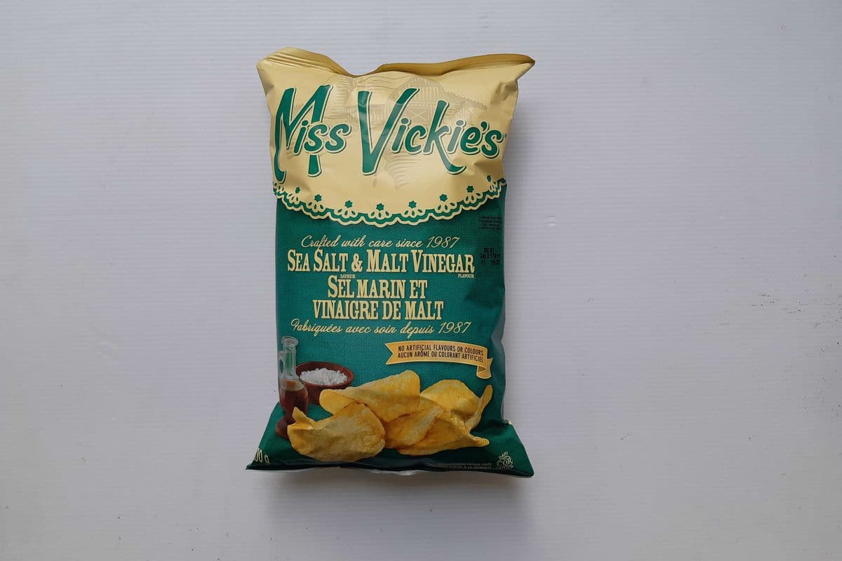 Miss Vickie's Sea Salt & Malt Vinegar Potato Chips (200 g)