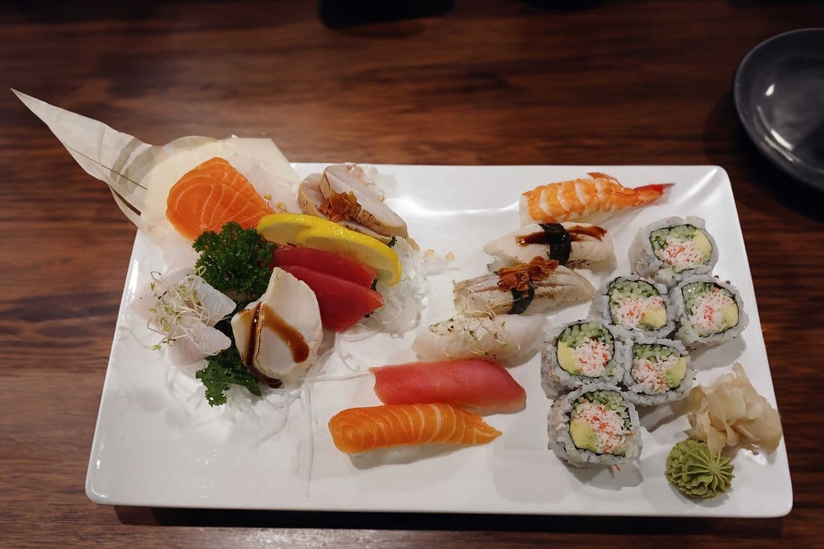 Sushi, Sashimi & Roll A