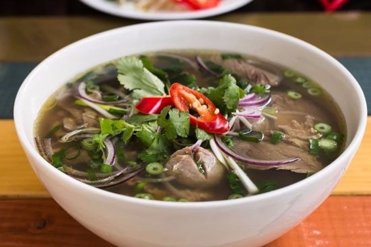 12. Mr. Lee Delux Rice Noodle Beef Soup / Phở Đặc Biệt Mr. Lee