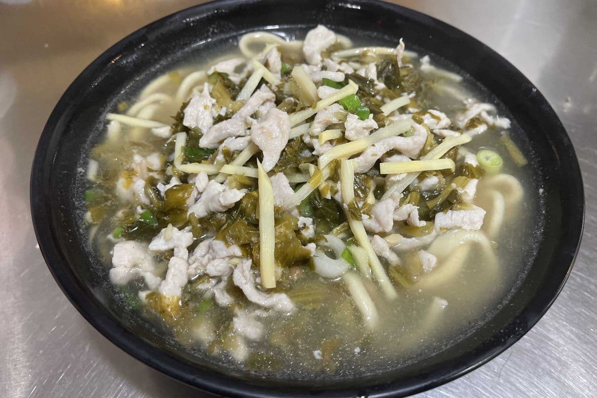 N3. Pork with Salted Veggie Noodle Soup (雪菜肉絲湯麵)