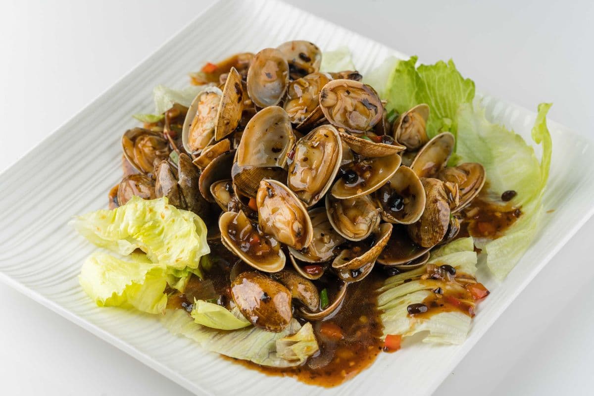 106. Stir Fried Clams in Black Bean Sauce