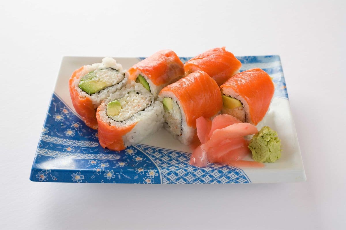 Vancouver Roll (Smoked Salmon and California)