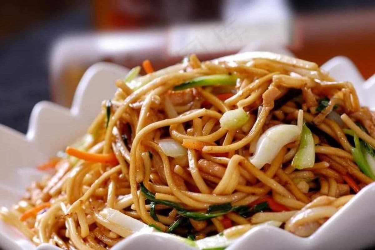 45. Pan-Fried Shanghai Noodles with pork 上海粗炒