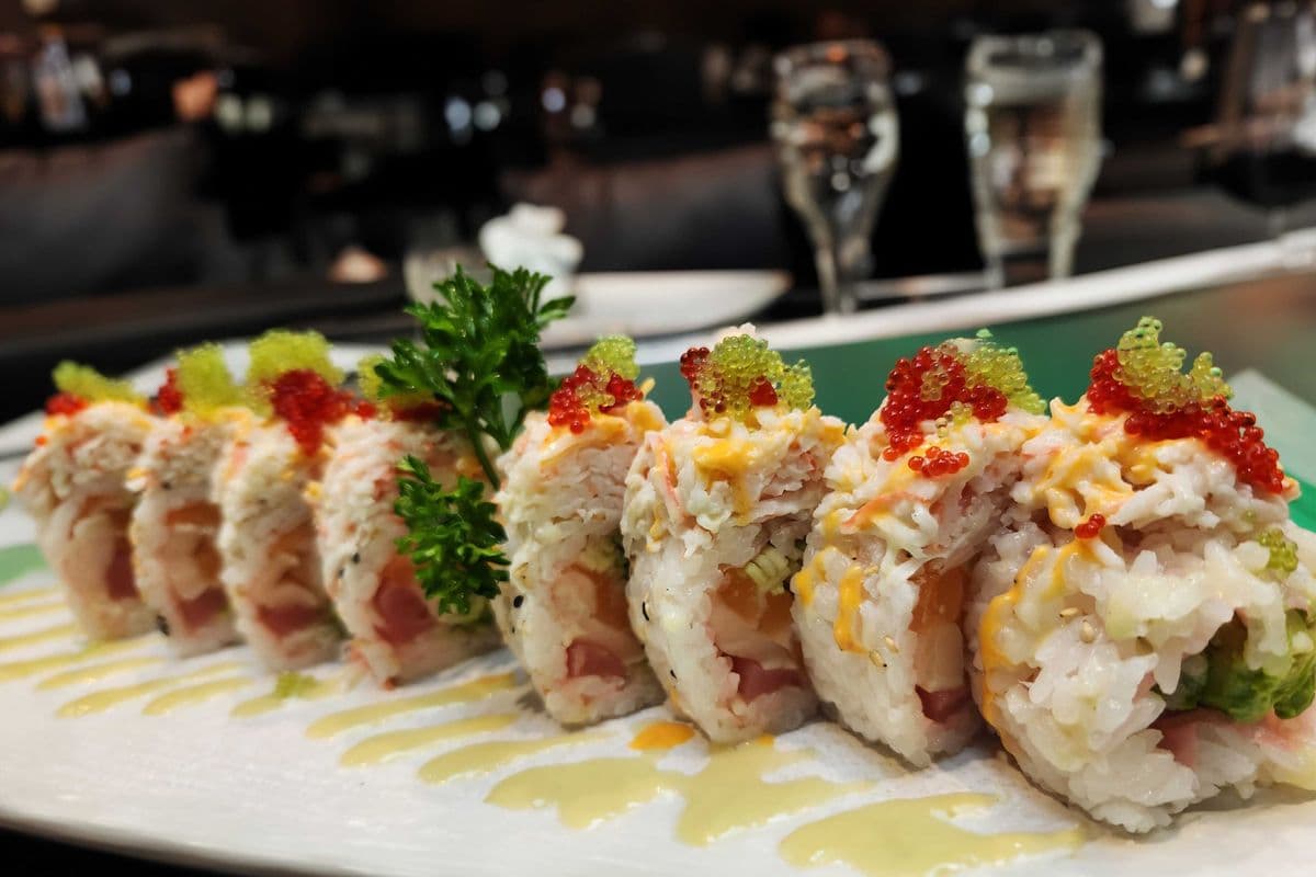 White Christmas Roll (8 pcs)