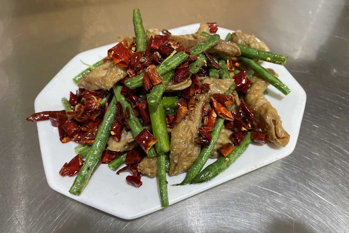 T2. Pork Intestines with Chili Peppers (辣子肥肠）