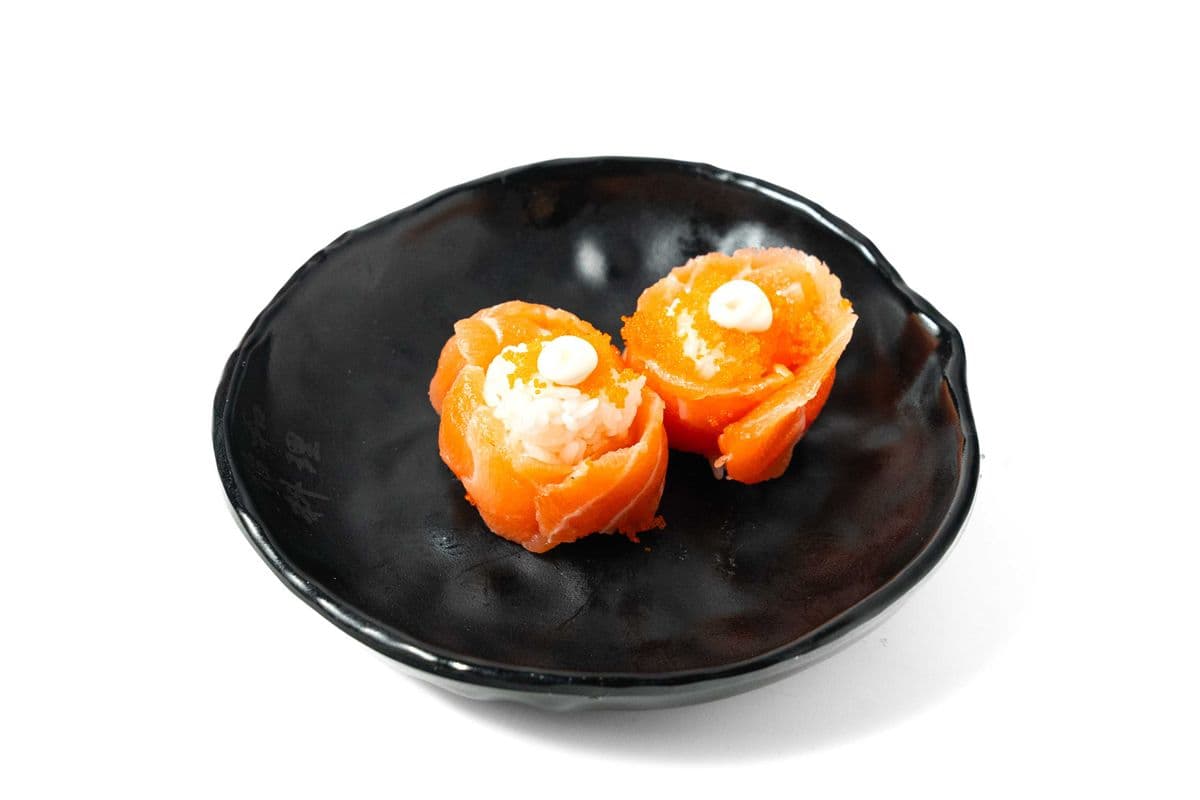 Salmon Flower Sushi (2 pcs)