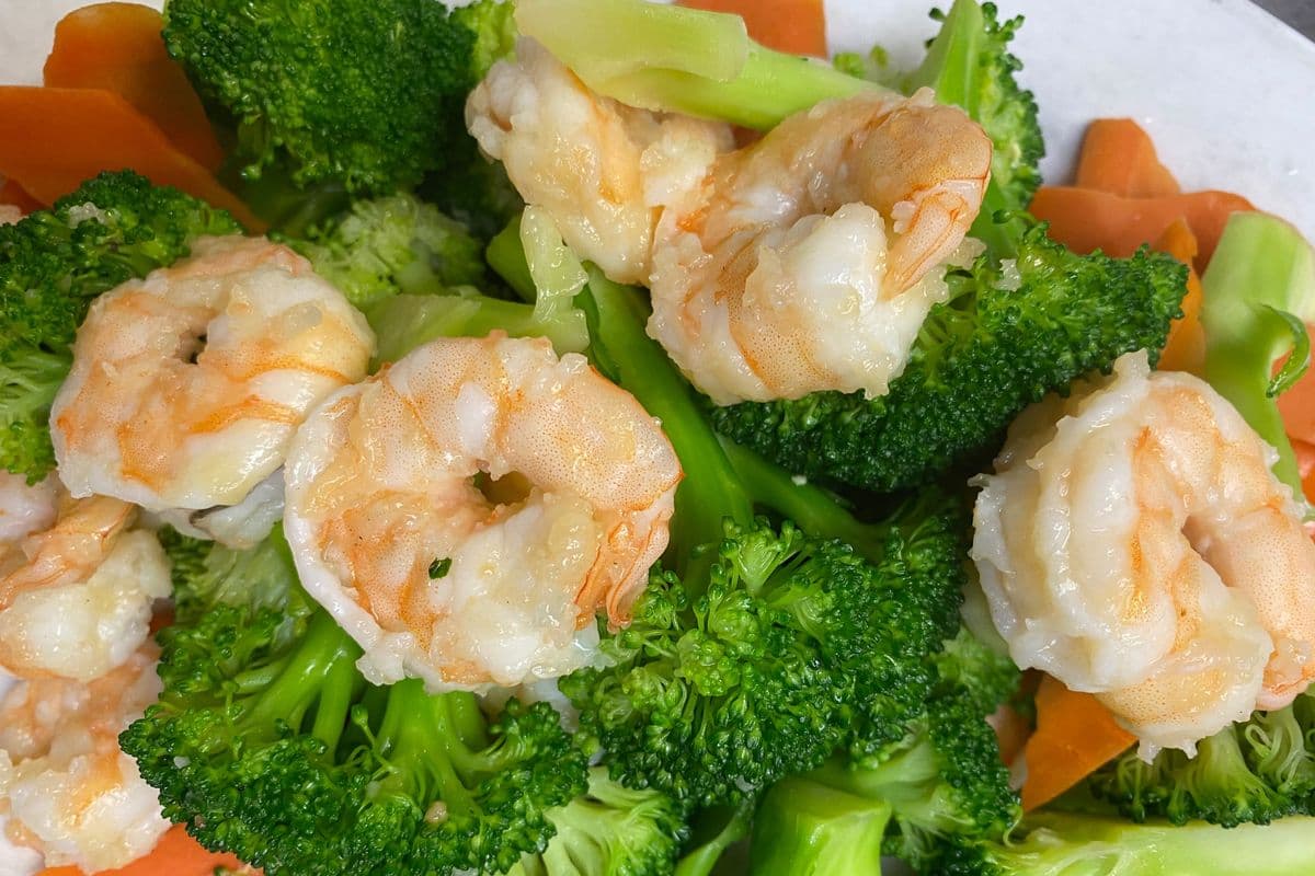 130. Steamed Shrimp with Broccoli