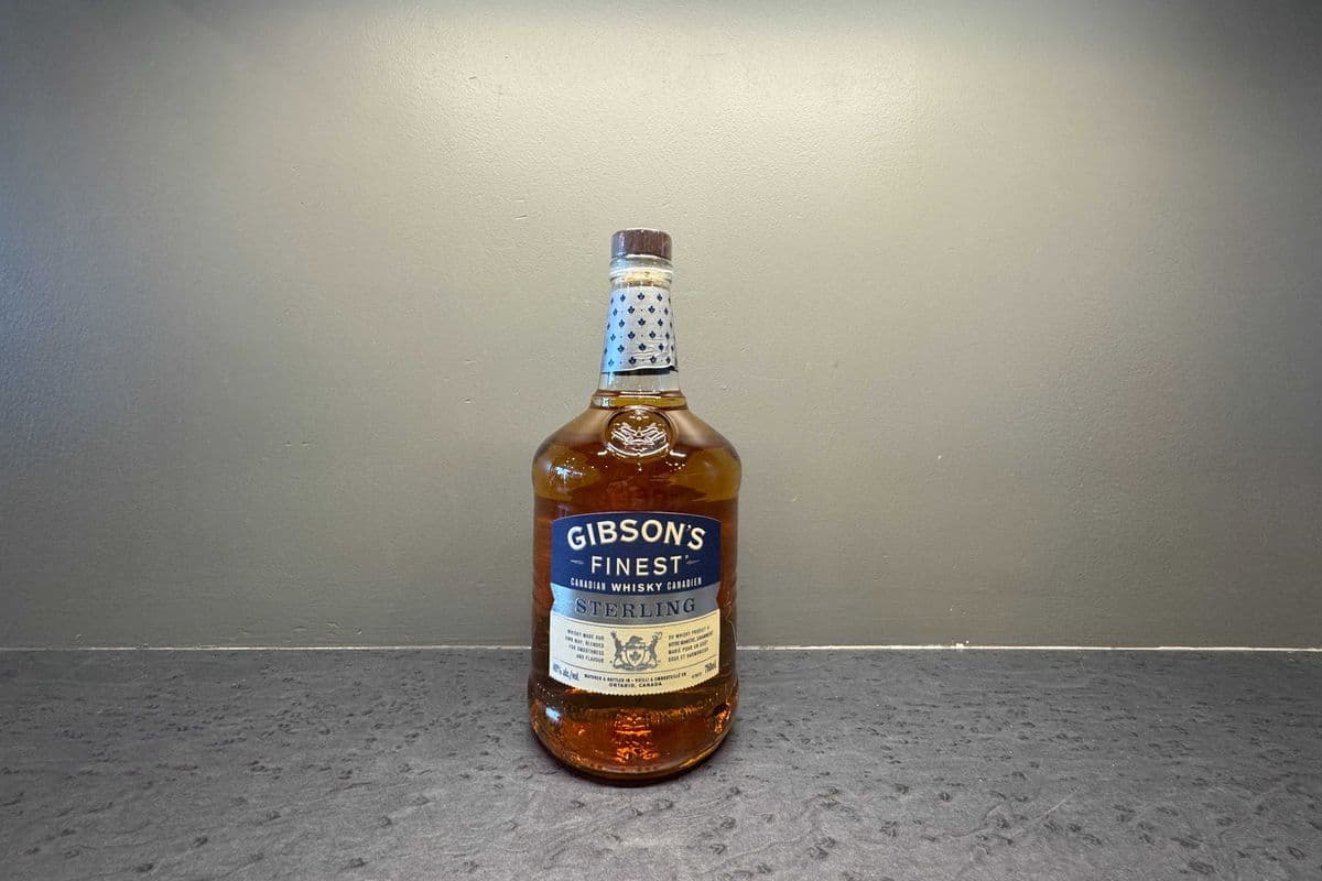 Gibson's Finest Sterling Whiskey Bottle (1 x 750ml)