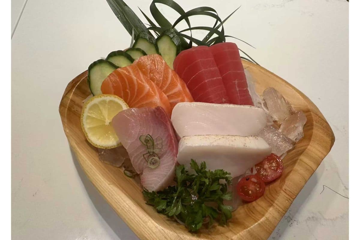 13. Sashimi Appetizer (7 pcs)