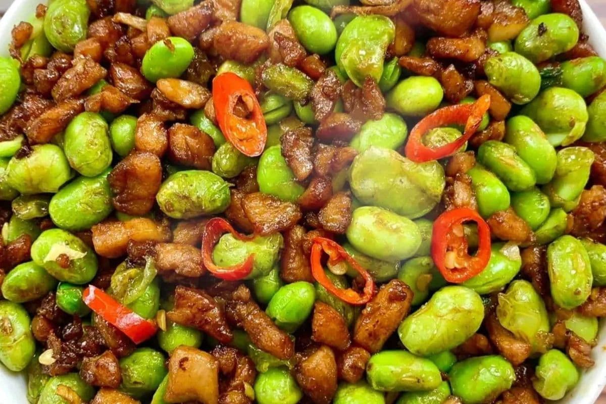 毛豆炒肉盖饭（辣） stir fried green bean with chopped pork rice bowl