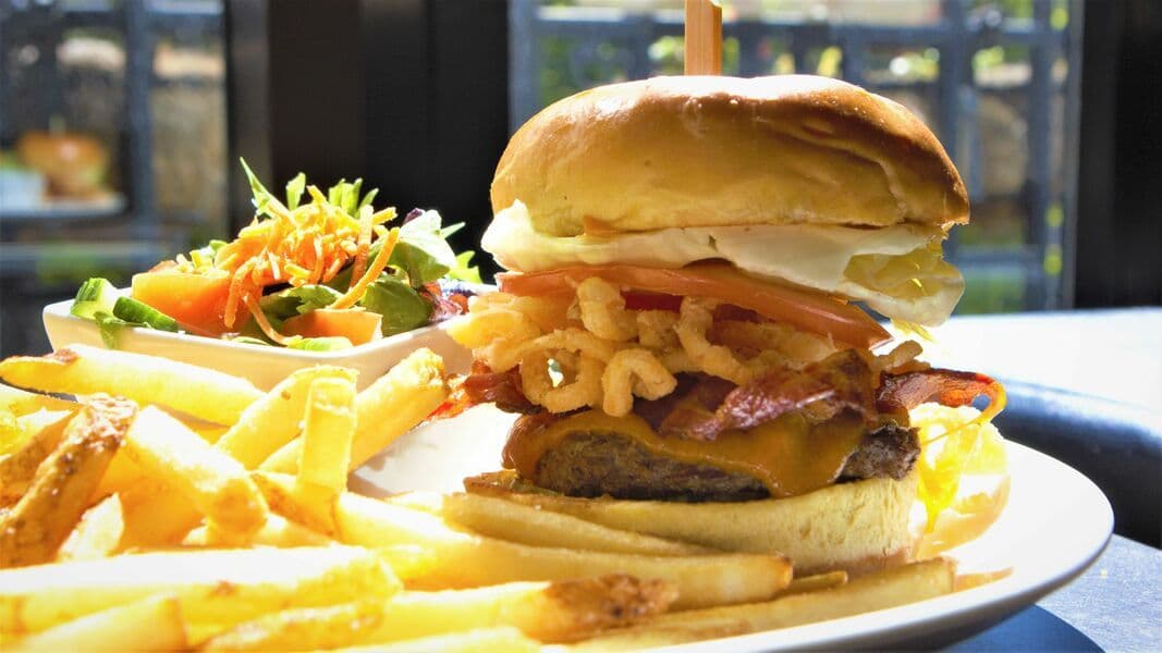 Frankie's Deluxe Bacon Cheeseburger